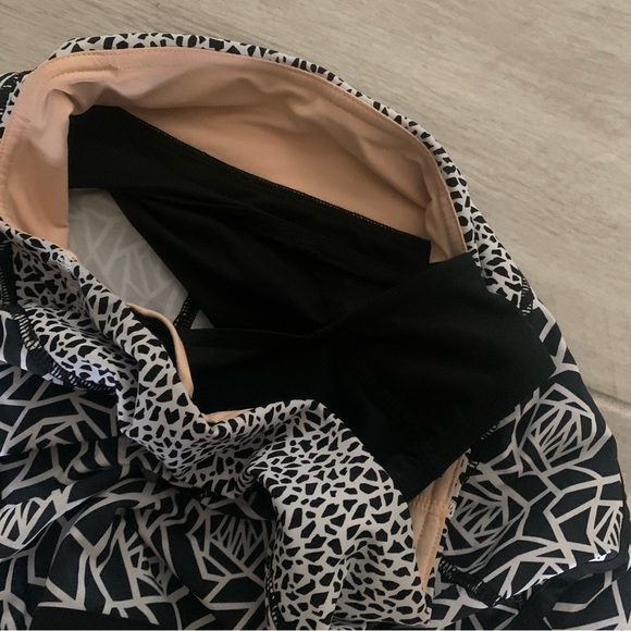 Lululemon Speed Shorts - Picture 8 of 10